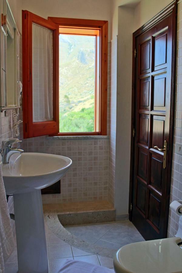 Raggio Di Sole Bed & Breakfast มาการี ภายนอก รูปภาพ