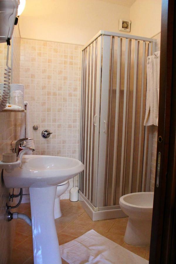 Raggio Di Sole Bed & Breakfast มาการี ภายนอก รูปภาพ