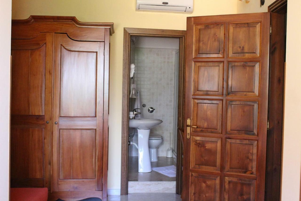 Raggio Di Sole Bed & Breakfast มาการี ภายนอก รูปภาพ